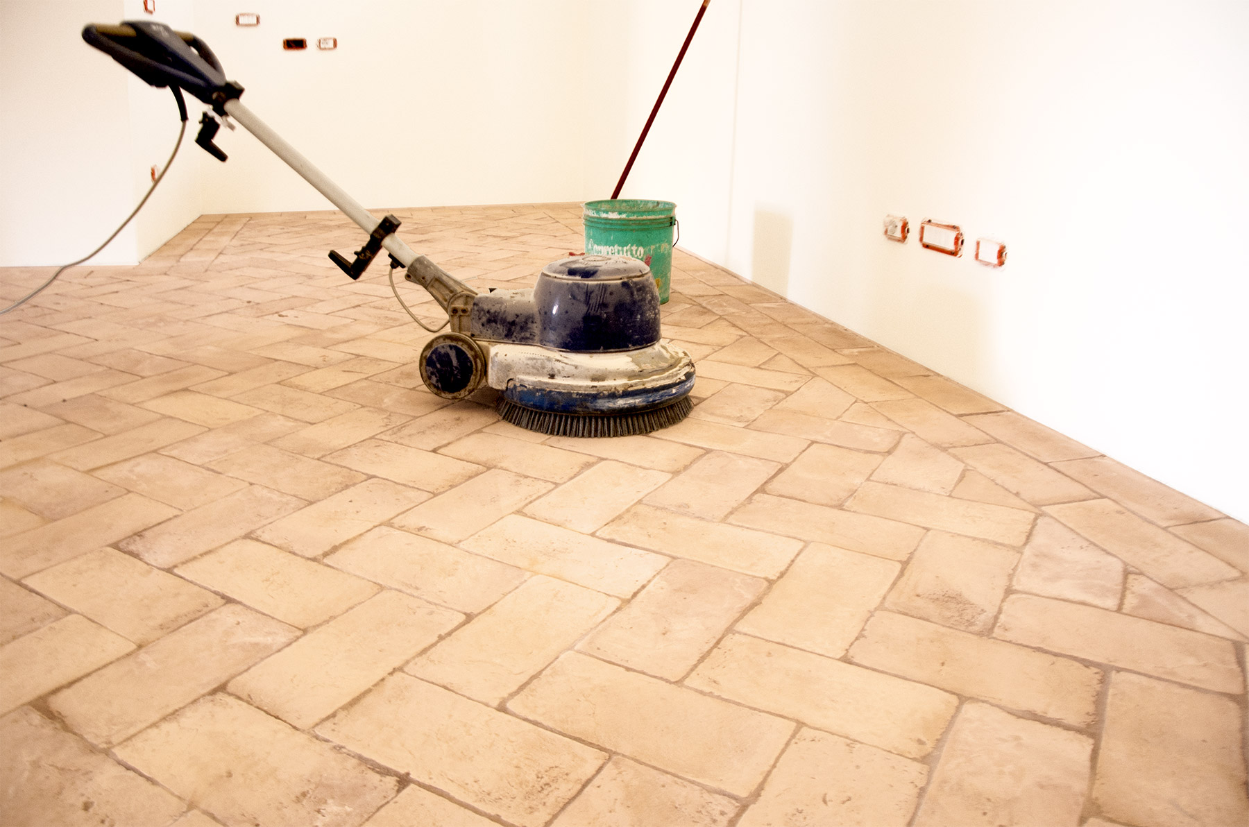 monospazzola-trattamento-pavimenti-in-cotto