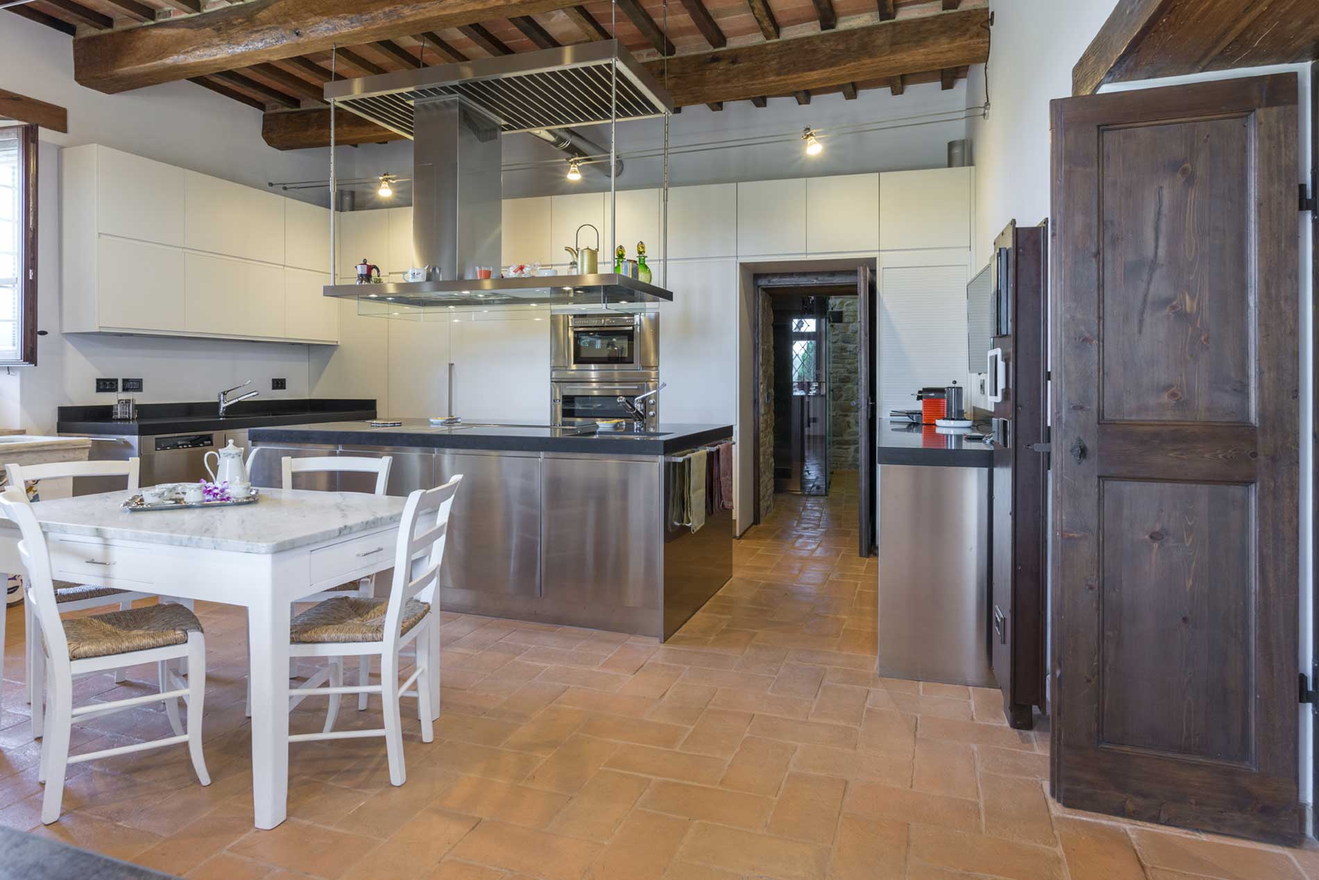 Cucina in cotto: dai rivestimenti ai pavimenti, ecco alcuni ...