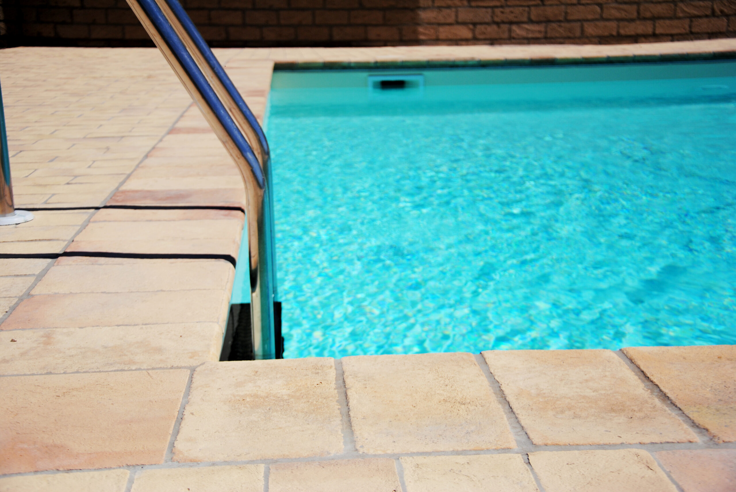 bordo piscina in cotto